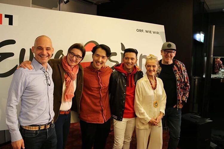 Dave Yang next to Vincent Bueno and the Austrian Eurovision Team
